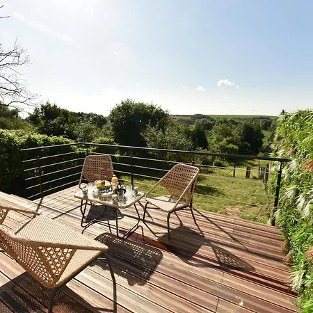 Maisonnette Du Bonheur - Vue Campagne - Baignoire Balneo 32 Jets - Lits Queen Size * Vadencourt (Aisne)