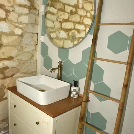Maisonnette Du Bonheur - Vue Campagne - Baignoire Balneo 32 Jets - Lits Queen Size Holiday home