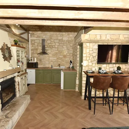 Holiday home Maisonnette Du Bonheur - Vue Campagne - Baignoire Balneo 32 Jets - Lits Queen Size *