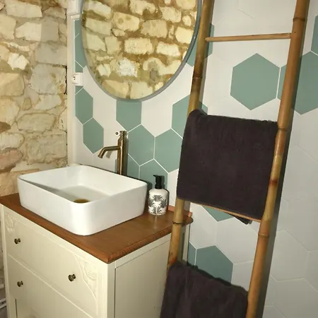 Holiday home Maisonnette Du Bonheur - Vue Campagne - Baignoire Balneo 32 Jets - Lits Queen Size *