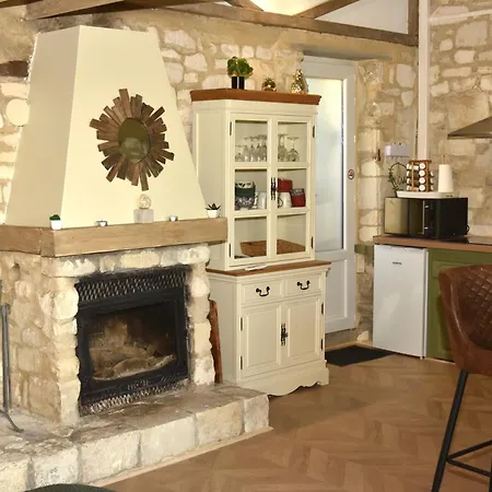 Holiday home Maisonnette Du Bonheur - Vue Campagne - Baignoire Balneo 32 Jets - Lits Queen Size Vadencourt (Aisne)