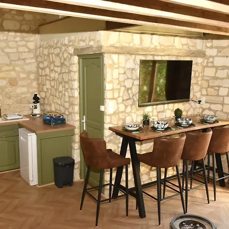 Maisonnette Du Bonheur - Vue Campagne - Baignoire Balneo 32 Jets - Lits Queen Size Holiday home *