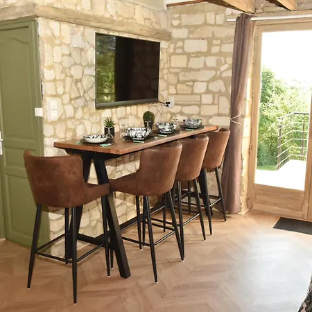 Maisonnette Du Bonheur - Vue Campagne - Baignoire Balneo 32 Jets - Lits Queen Size Holiday home *