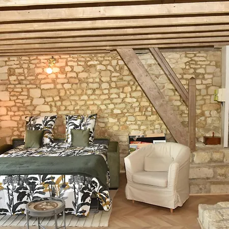 Maisonnette Du Bonheur - Vue Campagne - Baignoire Balneo 32 Jets - Lits Queen Size Holiday home Vadencourt (Aisne)