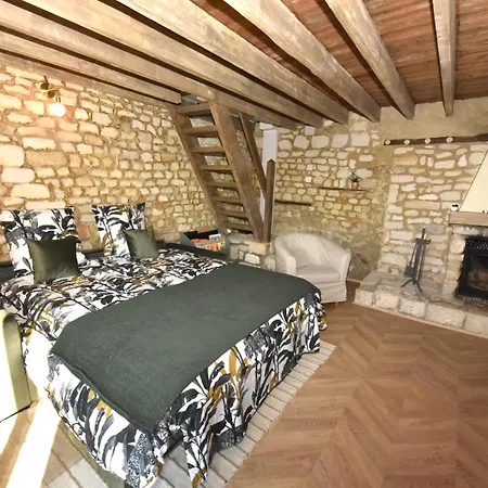 Maisonnette Du Bonheur - Vue Campagne - Baignoire Balneo 32 Jets - Lits Queen Size Holiday home
